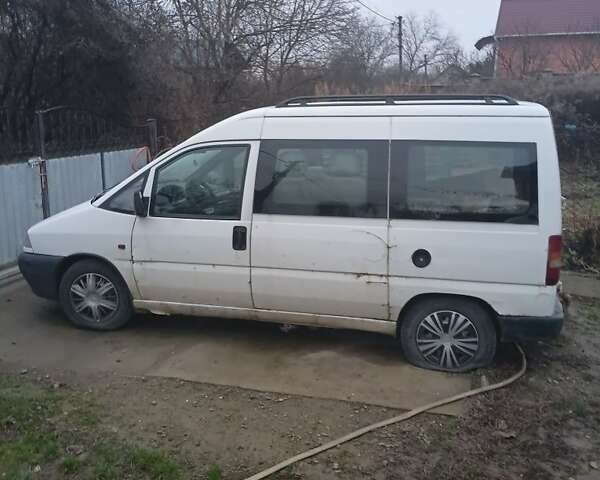 Белый Пежо Эксперт груз.-пасс., объемом двигателя 2.1 л и пробегом 450 тыс. км за 1800 $, фото 1 на Automoto.ua