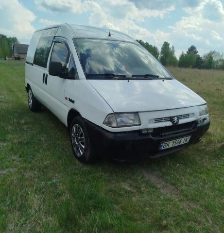 Белый Пежо Эксперт груз.-пасс., объемом двигателя 1.9 л и пробегом 300 тыс. км за 1550 $, фото 1 на Automoto.ua