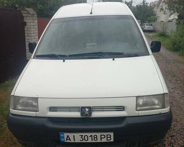 Белый Пежо Эксперт груз.-пасс., объемом двигателя 2 л и пробегом 445 тыс. км за 2500 $, фото 1 на Automoto.ua