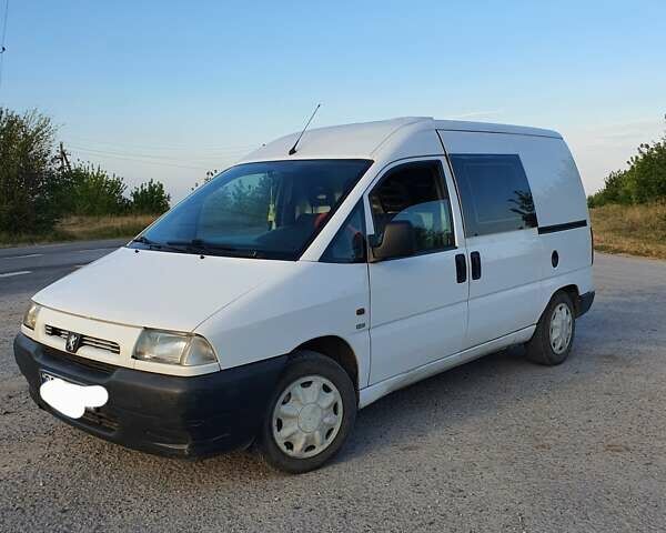 Белый Пежо Эксперт груз.-пасс., объемом двигателя 2 л и пробегом 300 тыс. км за 3700 $, фото 1 на Automoto.ua