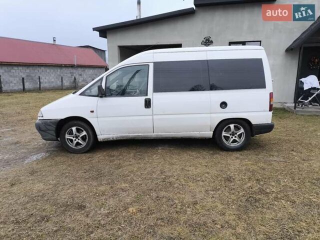 Белый Пежо Эксперт груз.-пасс., объемом двигателя 2 л и пробегом 292 тыс. км за 2700 $, фото 1 на Automoto.ua