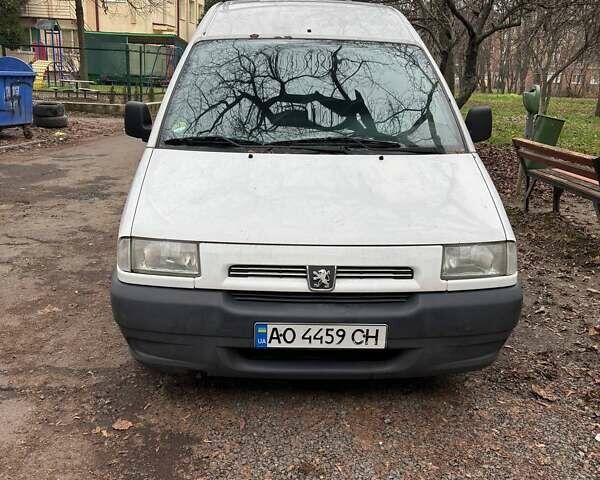 Белый Пежо Эксперт груз.-пасс., объемом двигателя 1.9 л и пробегом 301 тыс. км за 2000 $, фото 1 на Automoto.ua