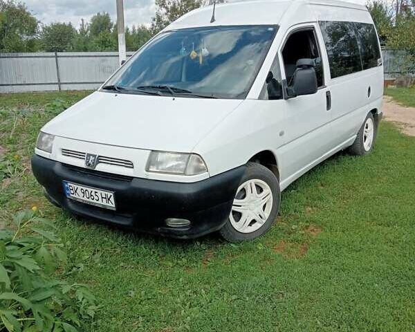 Белый Пежо Эксперт груз.-пасс., объемом двигателя 2 л и пробегом 450 тыс. км за 3300 $, фото 1 на Automoto.ua