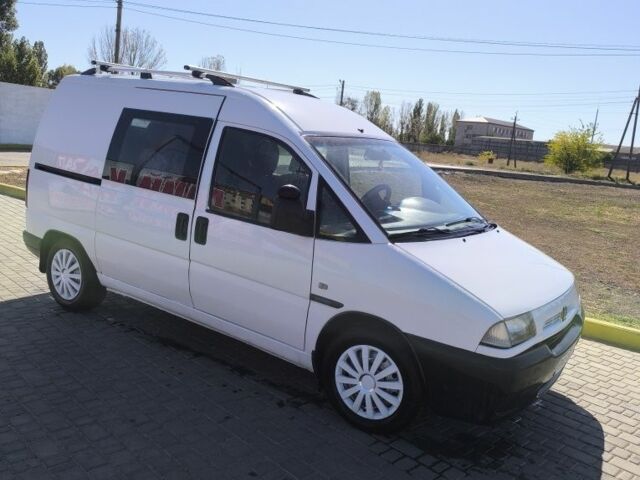 Белый Пежо Эксперт груз.-пасс., объемом двигателя 2 л и пробегом 370 тыс. км за 3900 $, фото 1 на Automoto.ua