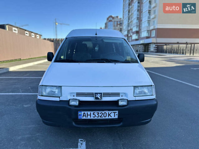 Белый Пежо Эксперт груз.-пасс., объемом двигателя 2 л и пробегом 373 тыс. км за 3450 $, фото 1 на Automoto.ua