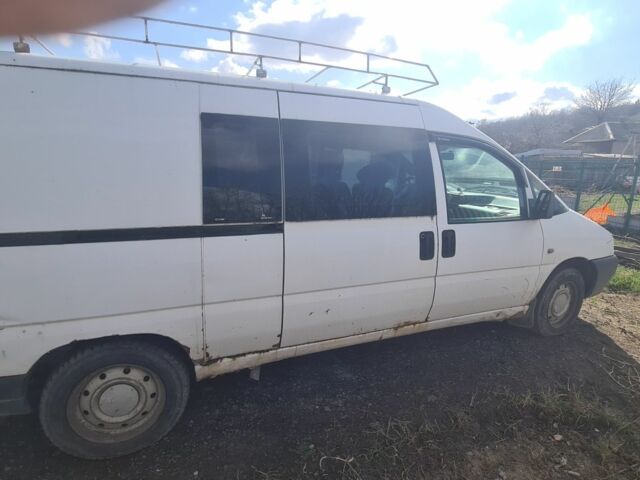 Белый Пежо Эксперт груз.-пасс., объемом двигателя 2 л и пробегом 350 тыс. км за 2257 $, фото 1 на Automoto.ua