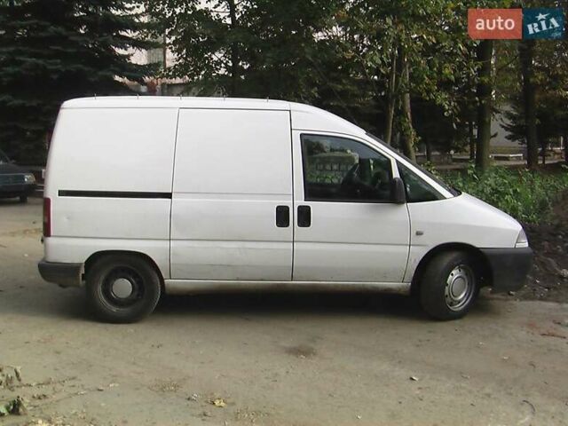 Белый Пежо Эксперт груз.-пасс., объемом двигателя 2 л и пробегом 256 тыс. км за 1600 $, фото 1 на Automoto.ua