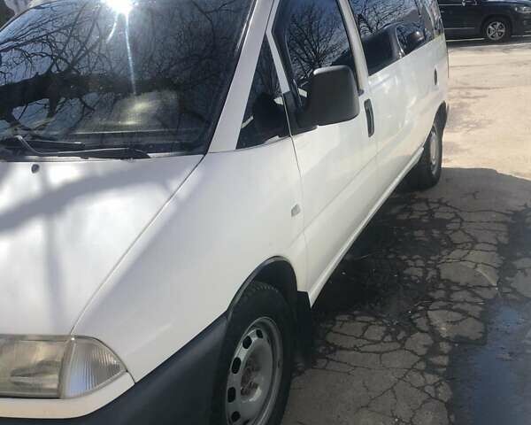 Белый Пежо Эксперт груз.-пасс., объемом двигателя 2 л и пробегом 400 тыс. км за 5100 $, фото 1 на Automoto.ua