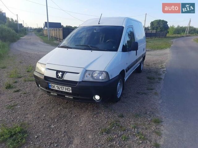 Белый Пежо Эксперт груз.-пасс., объемом двигателя 2 л и пробегом 400 тыс. км за 3150 $, фото 1 на Automoto.ua