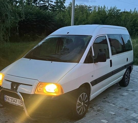 Білий Пежо Експерт вант.-пас., об'ємом двигуна 2 л та пробігом 212 тис. км за 4200 $, фото 1 на Automoto.ua
