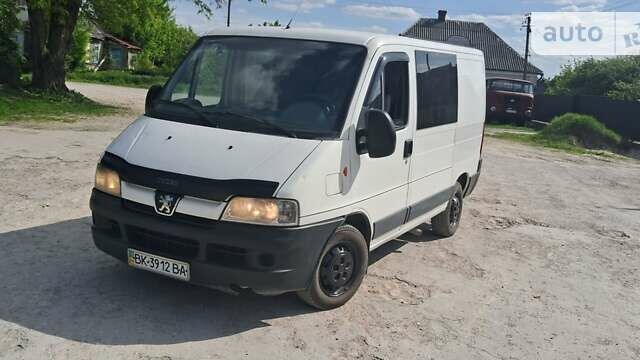 Білий Пежо Експерт вант.-пас., об'ємом двигуна 2 л та пробігом 300 тис. км за 3900 $, фото 1 на Automoto.ua