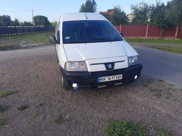 Белый Пежо Эксперт груз.-пасс., объемом двигателя 2 л и пробегом 400 тыс. км за 3400 $, фото 1 на Automoto.ua