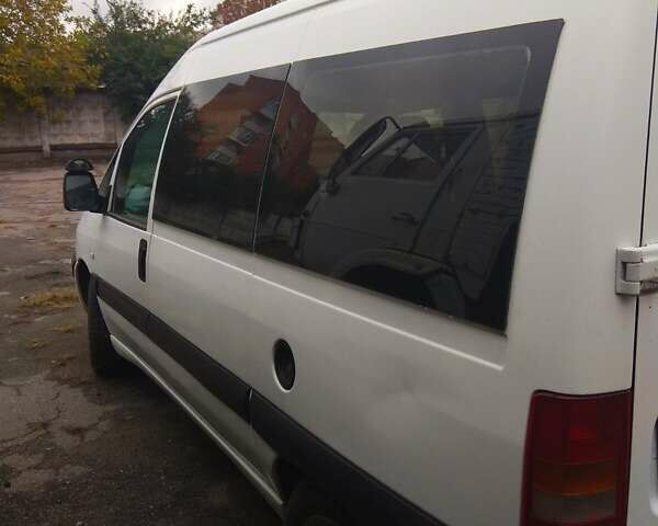 Пежо Эксперт груз.-пасс. 2005 в Лубнах на Automoto.ua Белый Пежо Эксперт груз.-пасс., объемом двигателя 2 л и пробегом 315 тыс. км за 3100 $, фото 1 на Automoto.ua