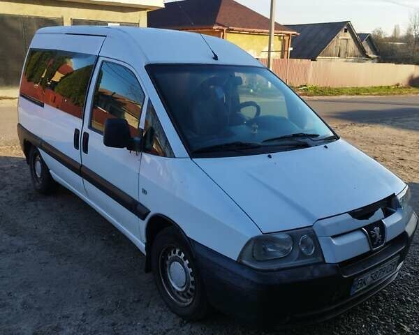 Белый Пежо Эксперт груз.-пасс., объемом двигателя 2 л и пробегом 570 тыс. км за 5400 $, фото 1 на Automoto.ua