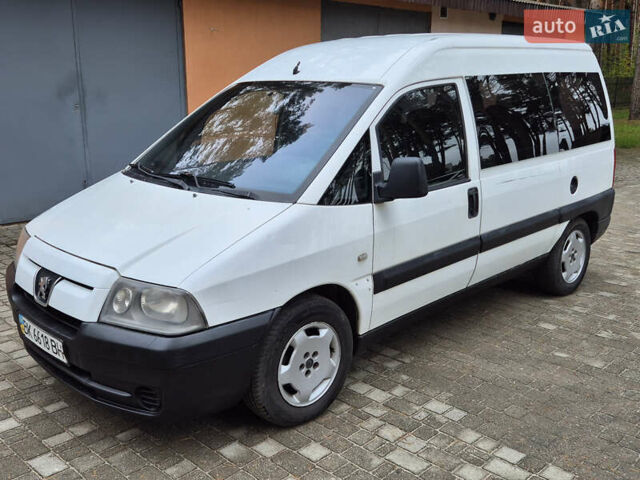 Пежо Эксперт груз.-пасс. 2005 в Славуте на Automoto.ua Белый Пежо Эксперт груз.-пасс., объемом двигателя 2 л и пробегом 272 тыс. км за 4299 $, фото 1 на Automoto.ua