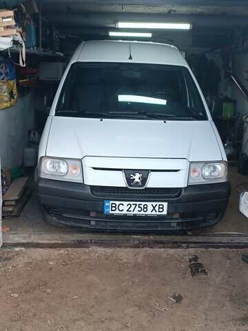 Белый Пежо Эксперт груз.-пасс., объемом двигателя 2 л и пробегом 255 тыс. км за 4900 $, фото 1 на Automoto.ua