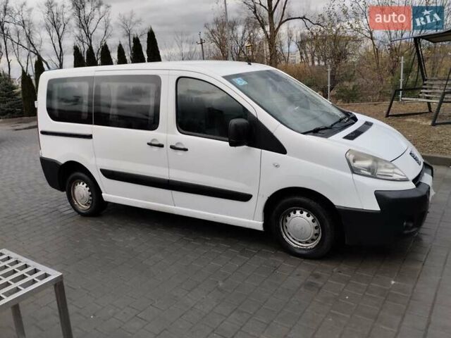 Белый Пежо Эксперт груз.-пасс., объемом двигателя 1.56 л и пробегом 371 тыс. км за 5400 $, фото 1 на Automoto.ua