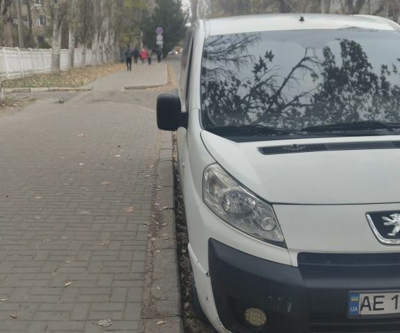 Белый Пежо Эксперт груз.-пасс., объемом двигателя 0 л и пробегом 1 тыс. км за 4600 $, фото 1 на Automoto.ua