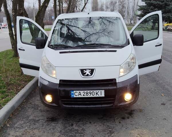 Белый Пежо Эксперт груз.-пасс., объемом двигателя 1.6 л и пробегом 295 тыс. км за 6800 $, фото 1 на Automoto.ua