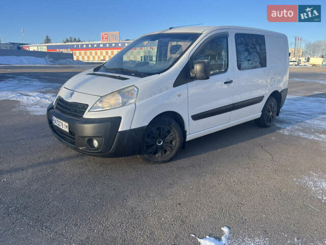 Белый Пежо Эксперт груз.-пасс., объемом двигателя 2 л и пробегом 264 тыс. км за 5850 $, фото 1 на Automoto.ua