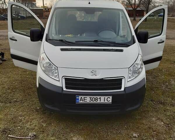 Белый Пежо Эксперт груз.-пасс., объемом двигателя 2 л и пробегом 380 тыс. км за 8500 $, фото 1 на Automoto.ua
