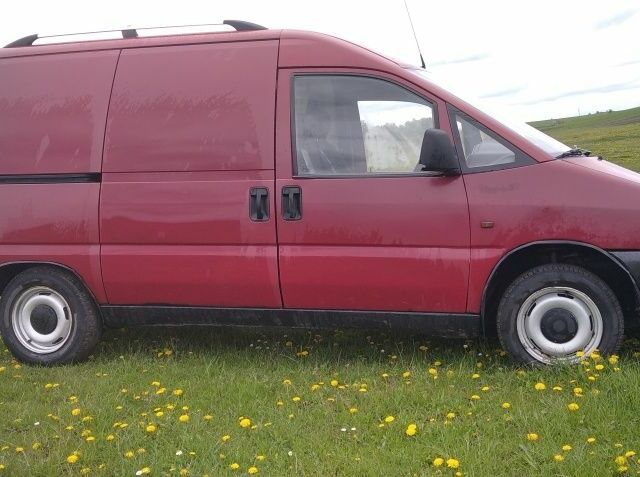 Красный Пежо Эксперт груз.-пасс., объемом двигателя 0 л и пробегом 280 тыс. км за 2450 $, фото 1 на Automoto.ua