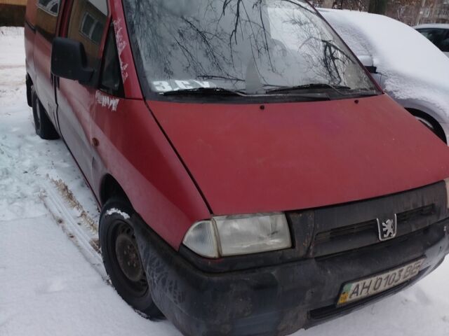 Красный Пежо Эксперт груз.-пасс., объемом двигателя 0 л и пробегом 350 тыс. км за 2000 $, фото 1 на Automoto.ua