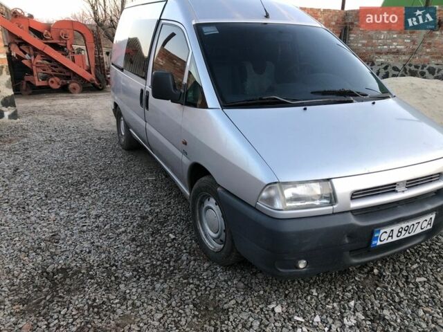 Серый Пежо Эксперт груз.-пасс., объемом двигателя 2 л и пробегом 445 тыс. км за 2300 $, фото 1 на Automoto.ua