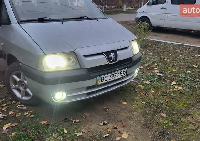 Серый Пежо Эксперт груз.-пасс., объемом двигателя 2 л и пробегом 300 тыс. км за 2300 $, фото 1 на Automoto.ua