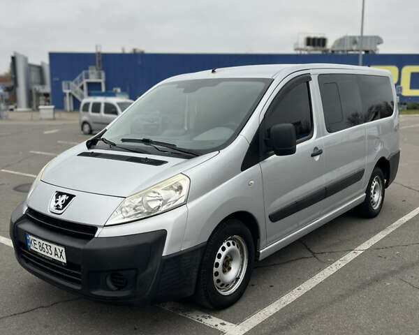 Серый Пежо Эксперт груз.-пасс., объемом двигателя 2 л и пробегом 289 тыс. км за 9300 $, фото 1 на Automoto.ua