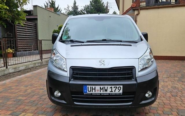 Серый Пежо Эксперт груз.-пасс., объемом двигателя 2 л и пробегом 259 тыс. км за 8300 $, фото 1 на Automoto.ua