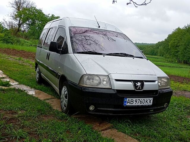Серый Пежо Эксперт груз.-пасс., объемом двигателя 2 л и пробегом 230 тыс. км за 3600 $, фото 1 на Automoto.ua
