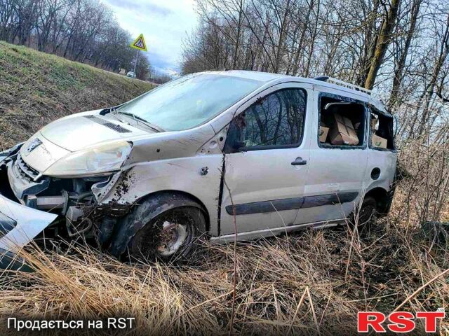 Серый Пежо Эксперт груз.-пасс., объемом двигателя 2 л и пробегом 240 тыс. км за 3500 $, фото 1 на Automoto.ua