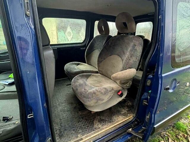 Синий Пежо Эксперт груз.-пасс., объемом двигателя 1.6 л и пробегом 300 тыс. км за 4000 $, фото 1 на Automoto.ua