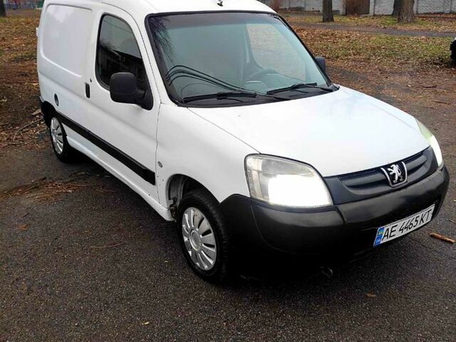 Білий Пежо Партнер вант.-пас., об'ємом двигуна 1.4 л та пробігом 300 тис. км за 1650 $, фото 1 на Automoto.ua