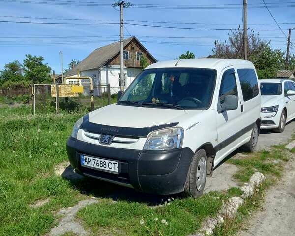 Білий Пежо Партнер вант.-пас., об'ємом двигуна 1.4 л та пробігом 290 тис. км за 3700 $, фото 1 на Automoto.ua