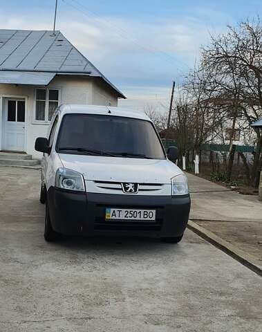 Білий Пежо Партнер вант.-пас., об'ємом двигуна 1.6 л та пробігом 400 тис. км за 3750 $, фото 1 на Automoto.ua