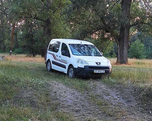 Пежо Партнер вант.-пас., об'ємом двигуна 0 л та пробігом 266 тис. км за 7200 $, фото 1 на Automoto.ua