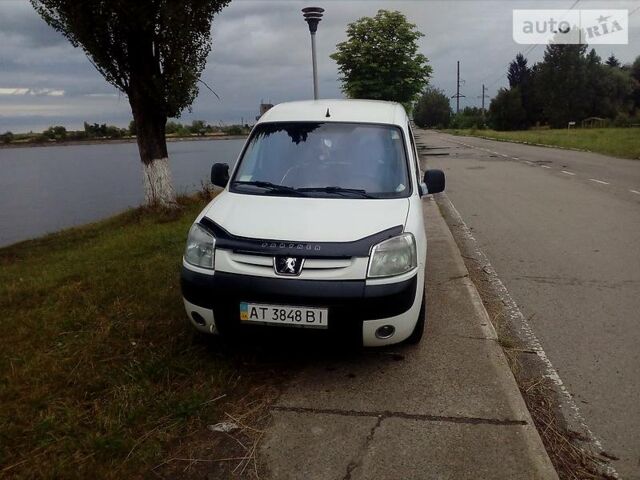 Белый Пежо Партнер пасс., объемом двигателя 1.6 л и пробегом 175 тыс. км за 4550 $, фото 1 на Automoto.ua