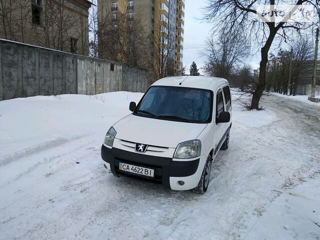 Білий Пежо Партнер пас., об'ємом двигуна 1.6 л та пробігом 330 тис. км за 5500 $, фото 1 на Automoto.ua