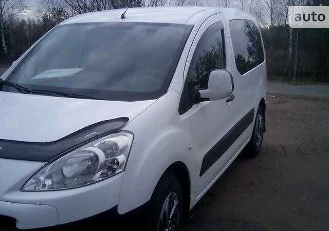 Белый Пежо Партнер пасс., объемом двигателя 1.6 л и пробегом 195 тыс. км за 6000 $, фото 1 на Automoto.ua