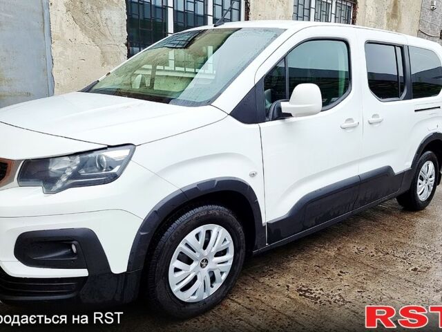 Белый Пежо Rifter, объемом двигателя 1.6 л и пробегом 160 тыс. км за 18000 $, фото 1 на Automoto.ua
