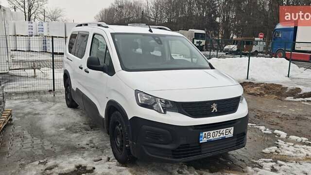 Белый Пежо Rifter, объемом двигателя 1.56 л и пробегом 150 тыс. км за 18500 $, фото 1 на Automoto.ua