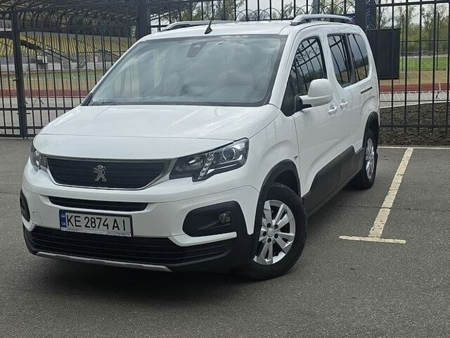 Білий Пежо Rifter, об'ємом двигуна 1.5 л та пробігом 142 тис. км за 20800 $, фото 1 на Automoto.ua