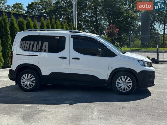 Белый Пежо Rifter, объемом двигателя 1.5 л и пробегом 217 тыс. км за 13100 $, фото 1 на Automoto.ua