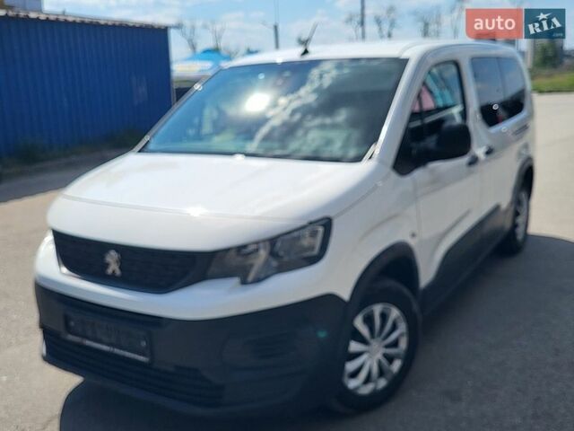 Белый Пежо Rifter, объемом двигателя 1.56 л и пробегом 183 тыс. км за 15300 $, фото 1 на Automoto.ua
