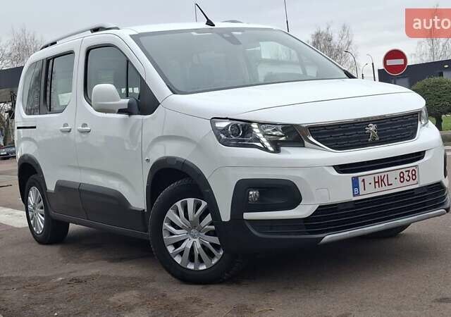 Белый Пежо Rifter, объемом двигателя 1.5 л и пробегом 153 тыс. км за 14999 $, фото 1 на Automoto.ua