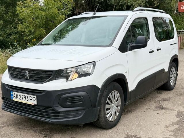 Белый Пежо Rifter, объемом двигателя 1.56 л и пробегом 131 тыс. км за 15900 $, фото 1 на Automoto.ua