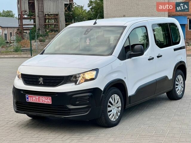 Білий Пежо Rifter, об'ємом двигуна 1.5 л та пробігом 159 тис. км за 14950 $, фото 1 на Automoto.ua