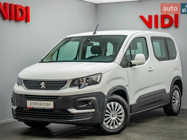 Белый Пежо Rifter, объемом двигателя 1.6 л и пробегом 149 тыс. км за 16148 $, фото 1 на Automoto.ua
